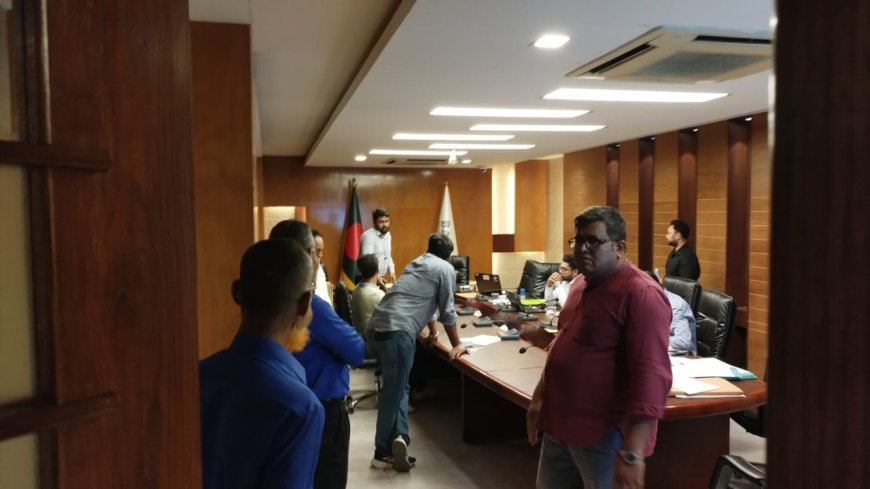 ‘টোকাই’ পোস্ট ঘিরে উত্তপ্ত বেসিস কার্যালয়, অবস্থান ধর্মঘটে সংস্কারপন্থীরা