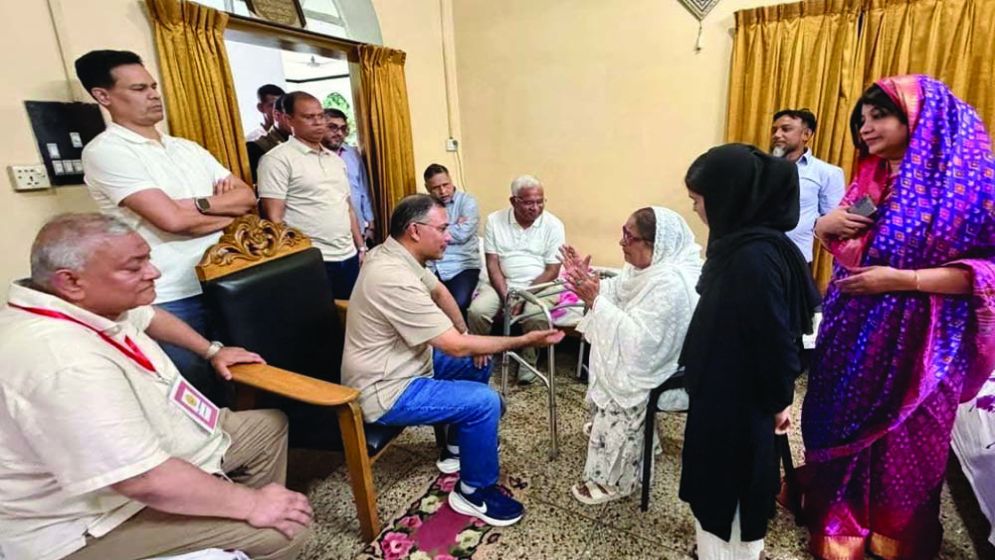 মৌলভীবাজারে সাবেক এমপি খালেদা রাব্বানীর সঙ্গে সৌজন্য সাক্ষাৎ করলেন প্রধানমন্ত্রী তারেক রহমান