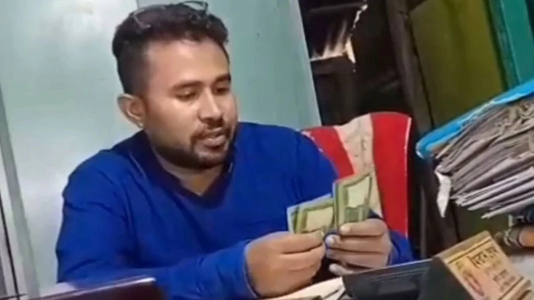 ফরিদপুরে ঘুষের ভিডিও ভাইরাল, সাময়িক বরখাস্ত ভূমি কর্মকর্তা