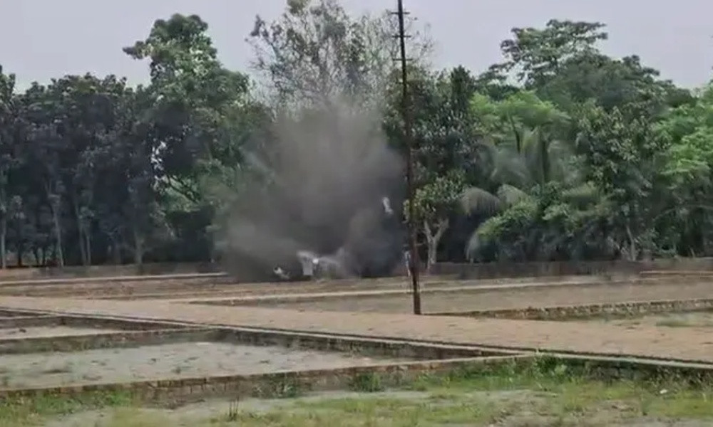 আশুলিয়ায় চায়ের দোকানের সামনে প্রেসারকুকার বোমা উদ্ধার, নিয়ন্ত্রিত বিস্ফোরণে নিষ্ক্রিয়