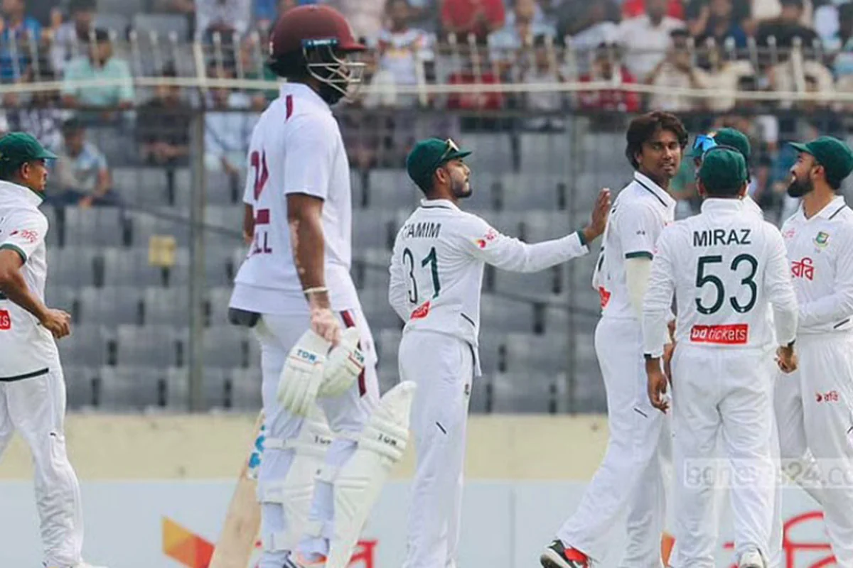 ২৭২ রানে অলআউট বাংলাদেশ, ক্যাচ ফসকে চাপে ফিল্ডাররাও