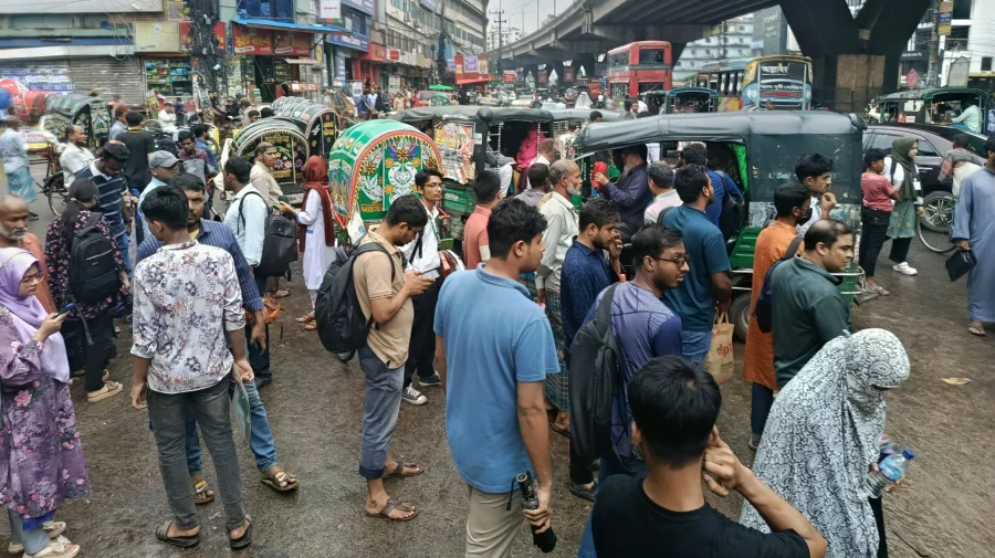 ভাড়া বাড়ানোর দাবিতে চট্টগ্রামে ৩ নম্বর রুটের মিনিবাস বন্ধ