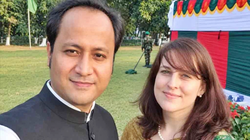 নওফেলের স্ত্রী ইমা ক্লেয়ার বার্টনের দেশত্যাগে আদালতের নিষেধাজ্ঞা