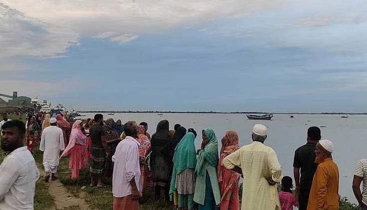 মেঘনায় ট্রলারডুবি, একই পরিবারের তিনজনের মরদেহ উদ্ধার
