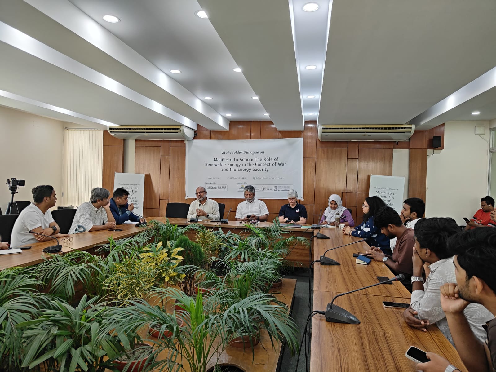 জ্বালানি সংকট মোকাবিলায় নবায়নযোগ্য জ্বালানির বিকল্প নেই: বিশেষজ্ঞদের সতর্কবার্তা