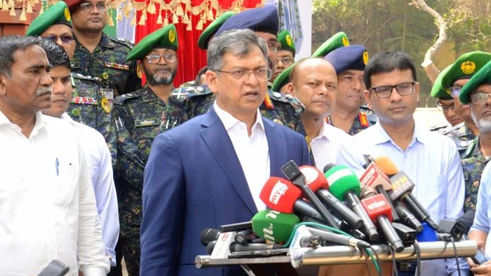 যৌথ অভিযানের সিদ্ধান্ত হয়নি, সমন্বিত কার্যক্রম চলবে: স্বরাষ্ট্রমন্ত্রী