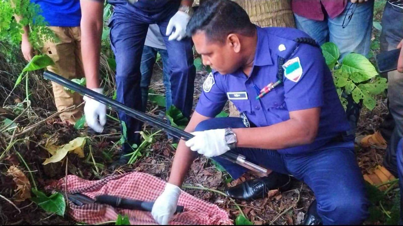 কালিয়ায় মেহগনি বাগানে মিলল পরিত্যক্ত বিদেশি একনলা বন্দুক