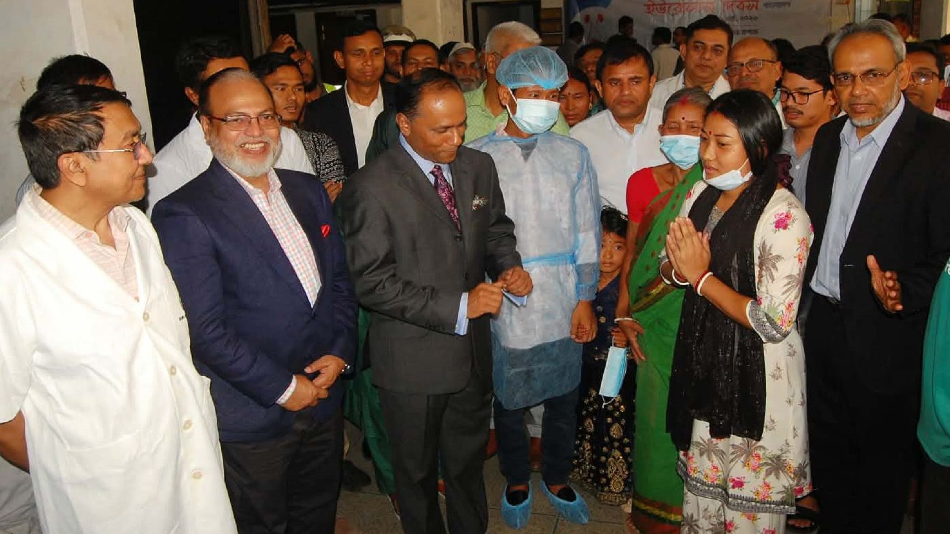 বাংলাদেশ মেডিকেল বিশ্ববিদ্যালয়ে সফল কিডনি প্রতিস্থাপন, মা দিলেন সন্তানকে কিডনি