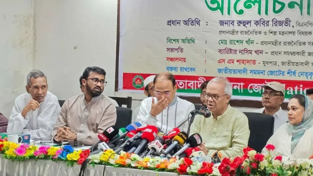 বাসে আগুন-ককটেল বিস্ফোরণ নিয়ে বিরোধীদের দিকে প্রশ্ন রিজভীর