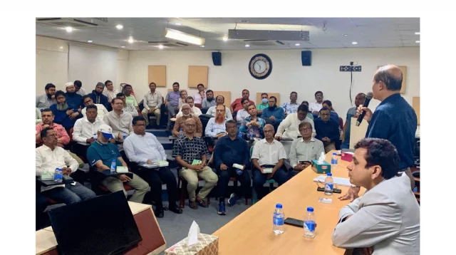 ঢাবিতে ‘নীল দল’ নিষিদ্ধের দাবি জোরালো, সিন্ডিকেট সভায় আসতে পারে গুরুত্বপূর্ণ সিদ্ধান্ত