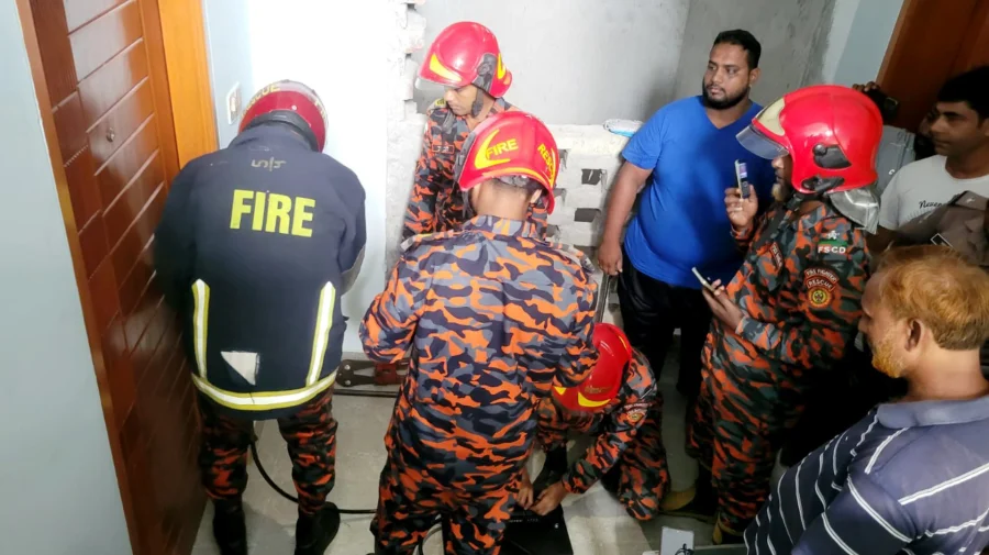 রাজশাহীতে পুলিশ কর্মকর্তাকে ধরাতে ৯৯৯-এ ফোন, ষষ্ঠ স্ত্রী পরিচয় দেওয়া নারীর অভিযোগ