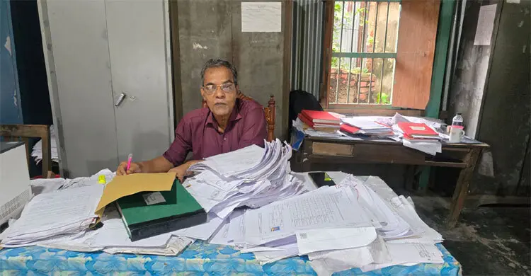 ঘুষ ছাড়া ভূমি অফিসে ফাইল নড়ে না, সংসদে অভিযোগ