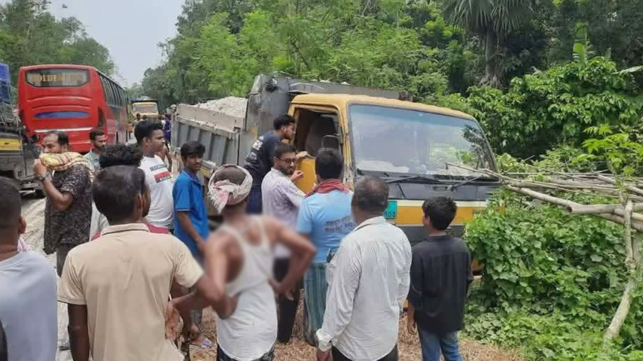 কুষ্টিয়ায় বাস-ট্রাক সংঘর্ষে নিহত ৩, আহত অন্তত ২৫