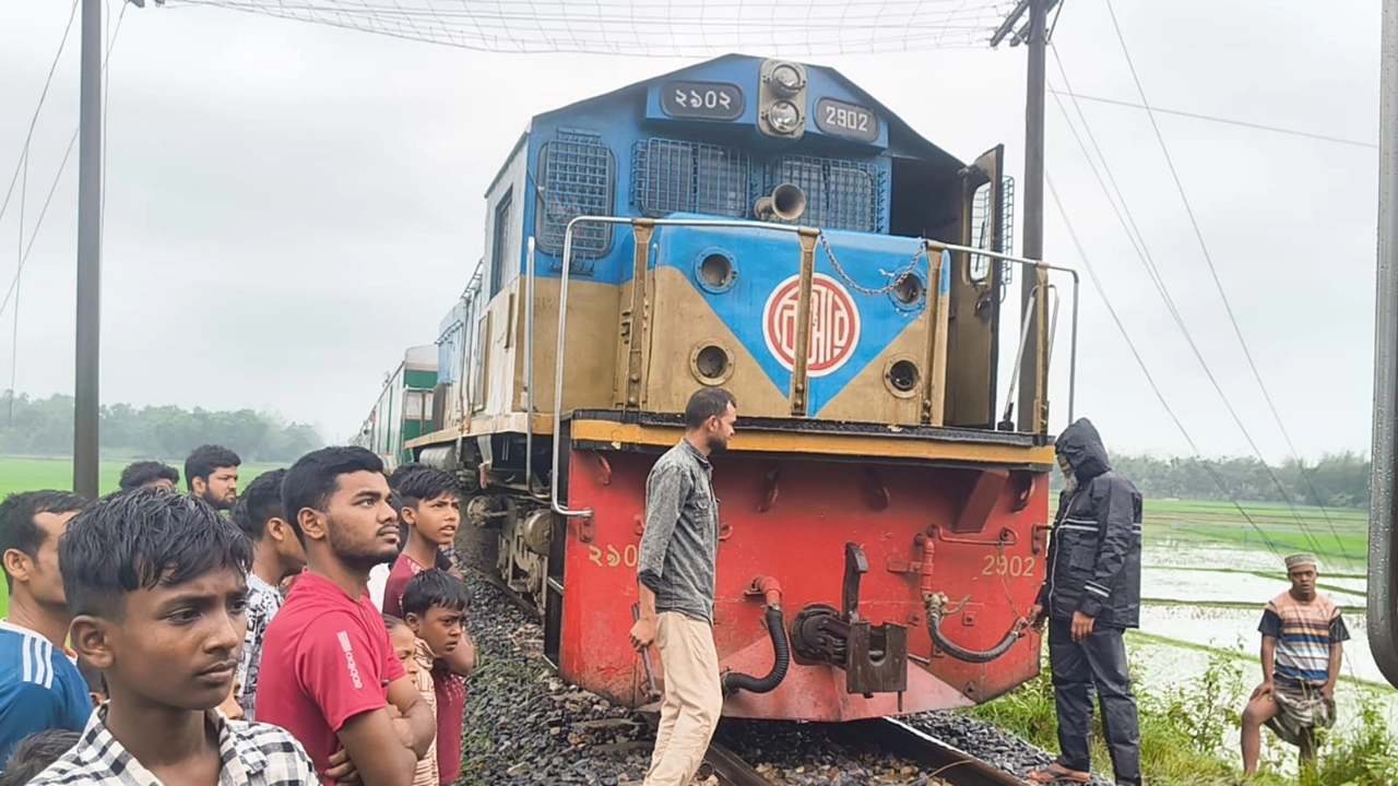 উপবন এক্সপ্রেসে আগুনের পর স্বাভাবিক সিলেট রেল যোগাযোগ, ভোগান্তিতে শত যাত্রী