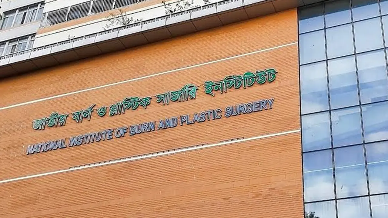 ফতুল্লার গ্যাস বিস্ফোরণে নিভে গেল এক পরিবারের স্বপ্ন, বাবা ও দুই সন্তানের মৃত্যু