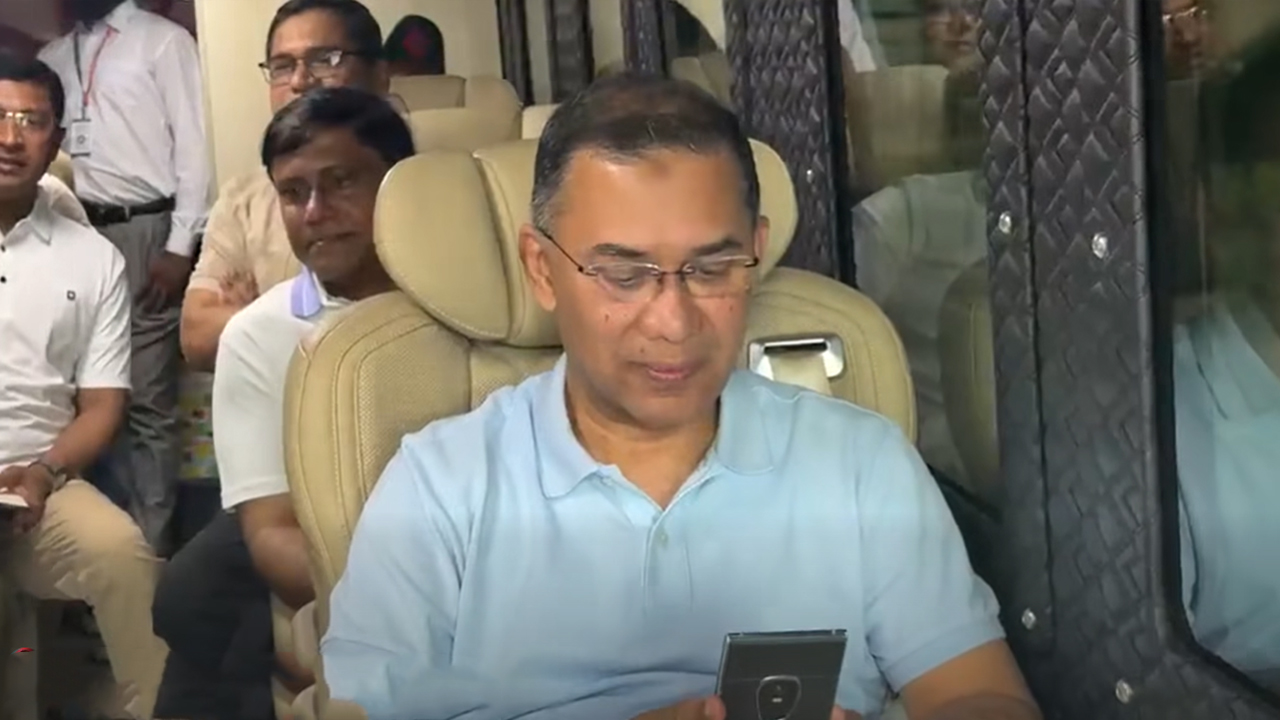 ময়মনসিংহের পথে প্রধানমন্ত্রী তারেক রহমান, কঠোর নিরাপত্তায় ঘিরে ফেলা হয়েছে ত্রিশাল