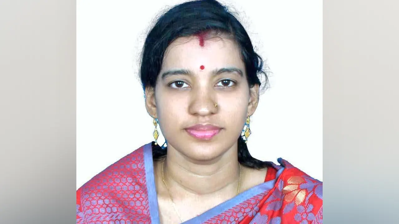 অটোরিকশার চাকায় ওড়না পেঁচিয়ে মর্মান্তিক মৃত্যু শিক্ষিকার