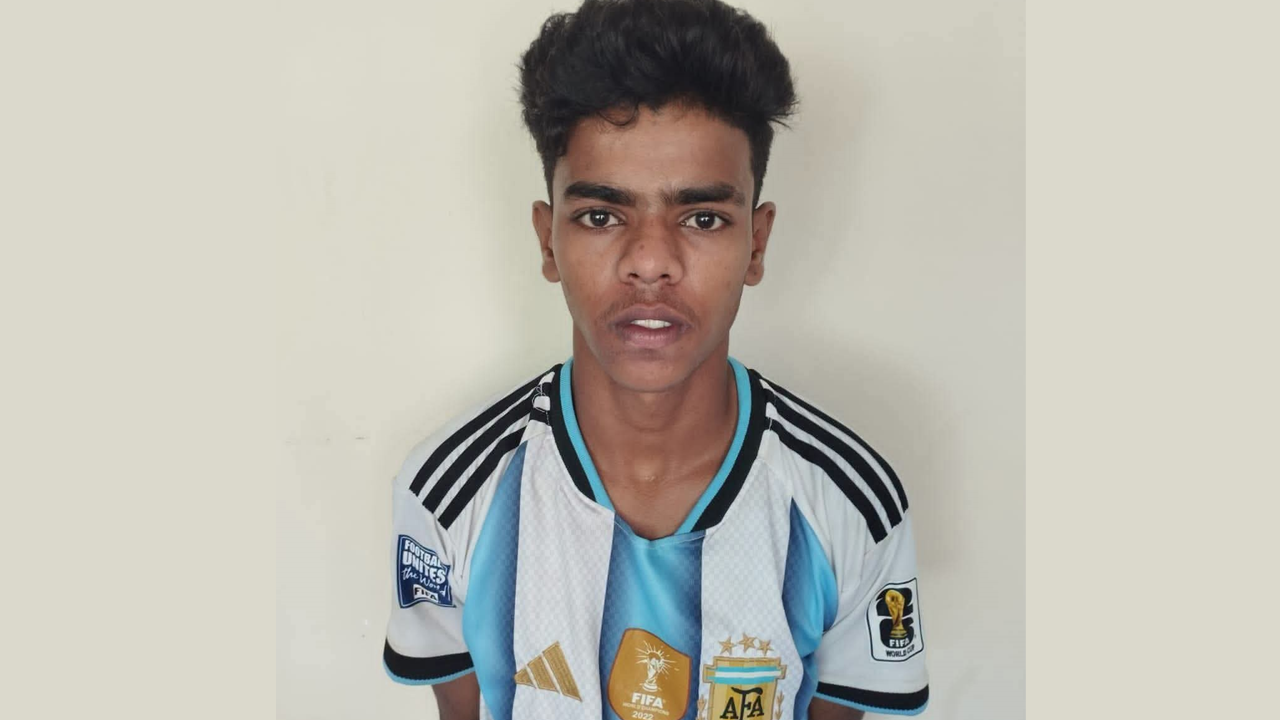আর্জেন্টিনার তরুণ সমর্থক ৯০০ পিস ইয়াবাসহ গ্রেপ্তার