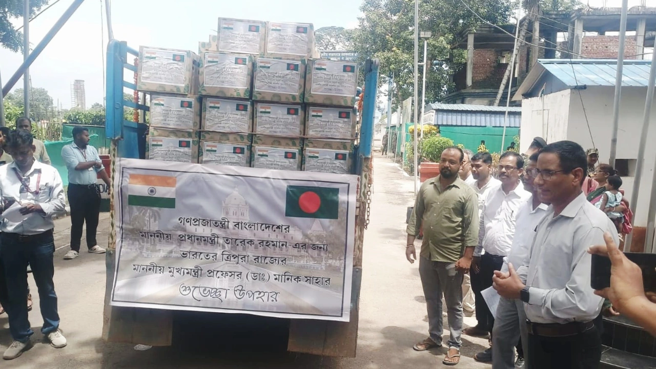 আমের পর এবার প্রধানমন্ত্রীর জন্য ত্রিপুরার মুখ্যমন্ত্রীর উপহার কিউ জাতের আনারস