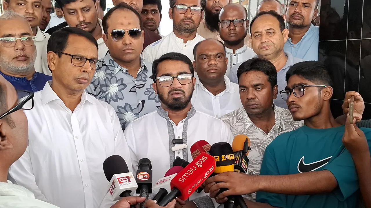 আওয়ামী লীগের রাজনীতি ‘দিল্লিতে দাফন হয়েছে’- মন্তব্য রাশেদ খানের