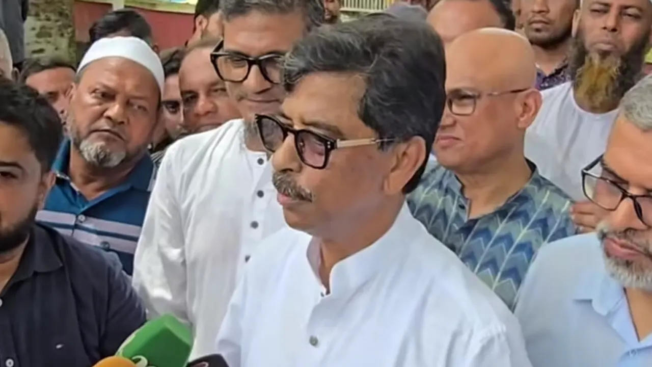 সার সংকটের জন্য মজুতদারদের দায়ী করলেন কৃষিমন্ত্রী