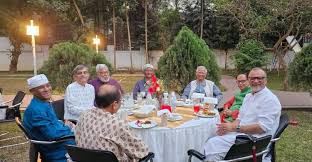 মিন্টো রোড ছাড়ার আগে ফাওজুল কবিরের বাসায় ইফতার, ড. মুহাম্মদ ইউনূসসহ সাবেক উপদেষ্টাদের মিলনমেলা