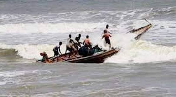 বঙ্গোপসাগরে ট্রলারডুবি: তিন দিনেও নিখোঁজ ৬ জেলের সন্ধান মেলেনি