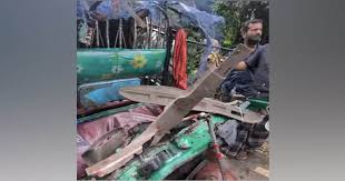 কাপাসিয়ায় ড্রাম ট্রাক-সিএনজি সংঘর্ষে প্রাণ গেল একজনের, আহত ৫