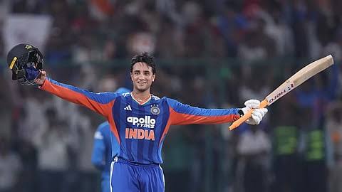অভিষেক শর্মার ১০ ডাকের রেকর্ড, একই বছরে ঝড়ো সেঞ্চুরিও
