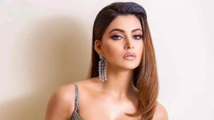 উর্বশী রাউতেলা এবার পরিচালক হওয়ার স্বপ্নে, বানাতে চান ‘টাইটানিক’-এর মতো প্রেমের সিনেমা