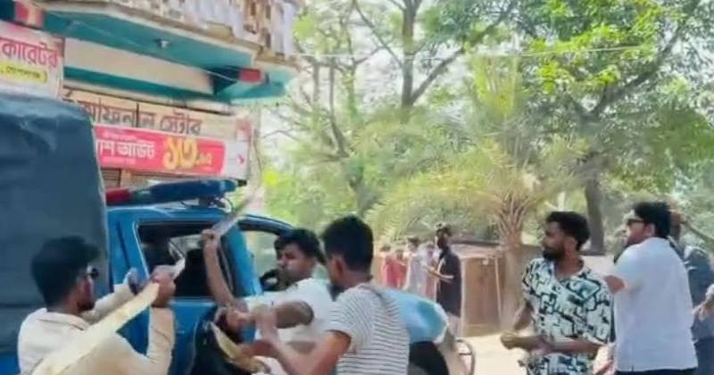 গোপালগঞ্জে পুলিশের গাড়িতে হামলা, গ্রেপ্তার বেড়ে ২৫