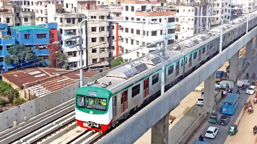 ঢাবি এলাকায় মেট্রোরেলের বৈদ্যুতিক লাইনে কাপড় পড়ে যাওয়ায় ১৫ মিনিট ট্রেন চলাচল বন্ধ